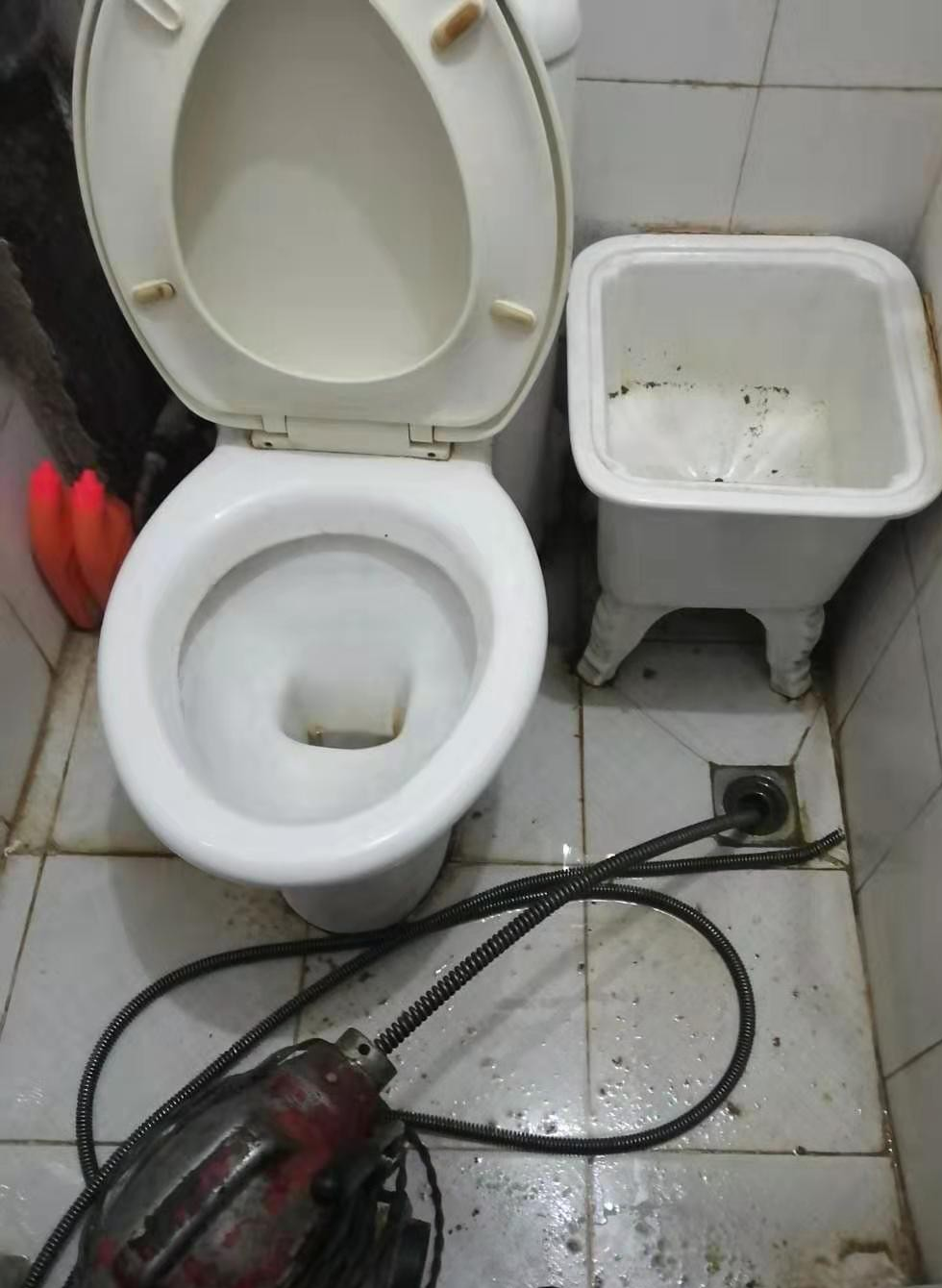 家里马桶堵住,教你一招,不花钱不费力快速疏通,真管用