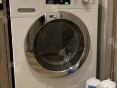 滚筒洗衣机洗衣服停了以后衣服热的烫人是怎么回事？