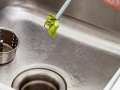 下水道被油堵了有什么可以化油